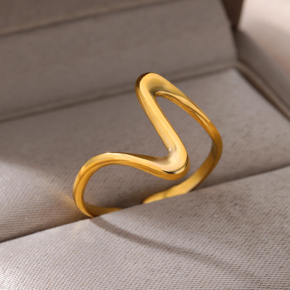 Golden wavy ring