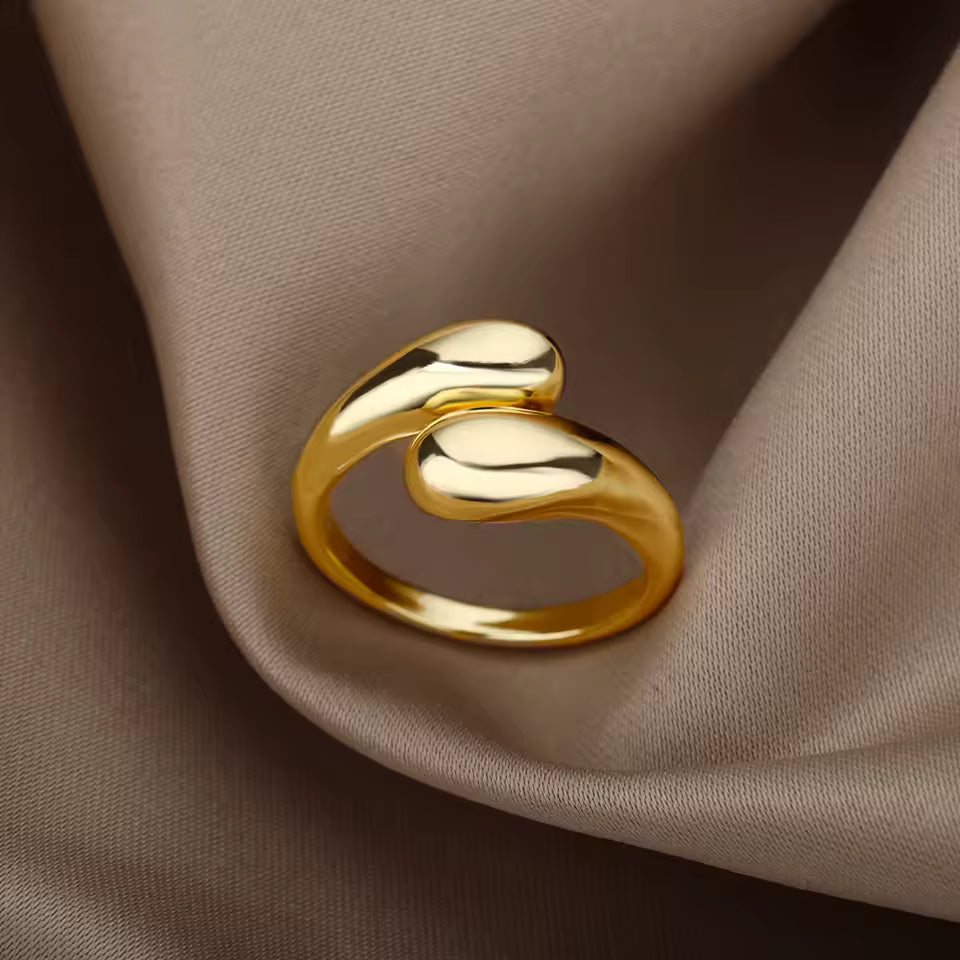 Teardrop golden ring